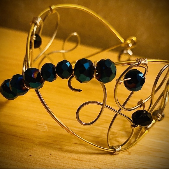 Handmade copper wire cuff bracelet - Picture 4 of 8